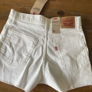 Levi’s high waited white shorts